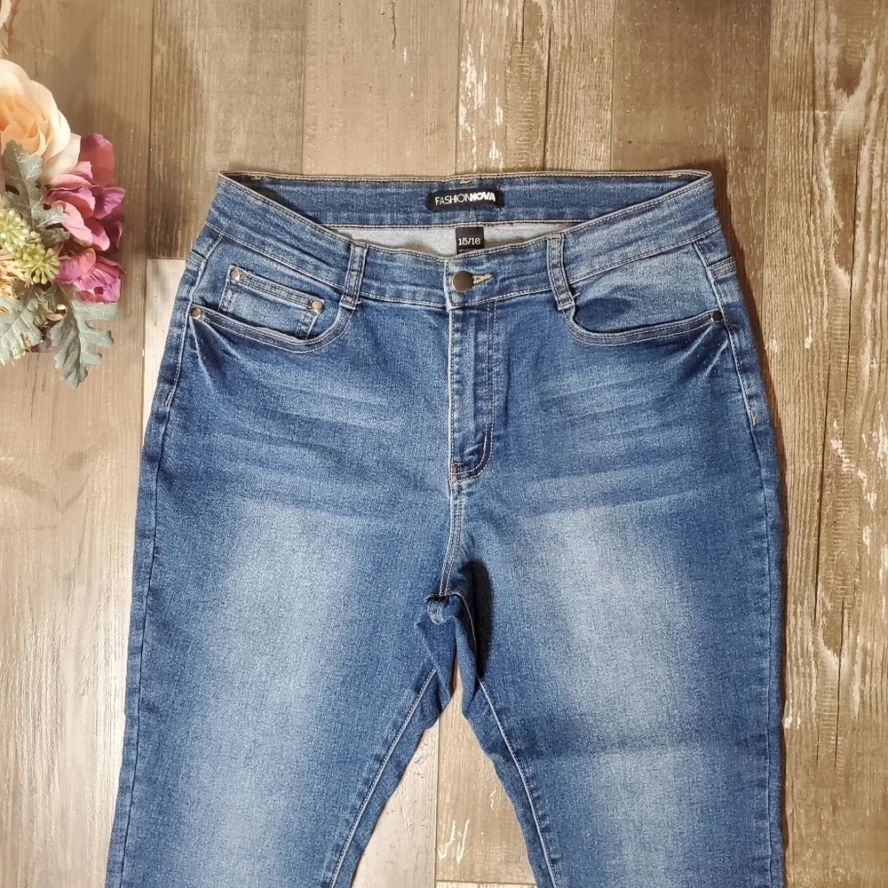 Fashion Nova Stretchy Blue Skinny Jeans Size 15/16 NWOT